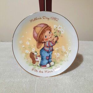 Vintage Avon Mother's Day 1985 +1982 Mini Collectors Plates